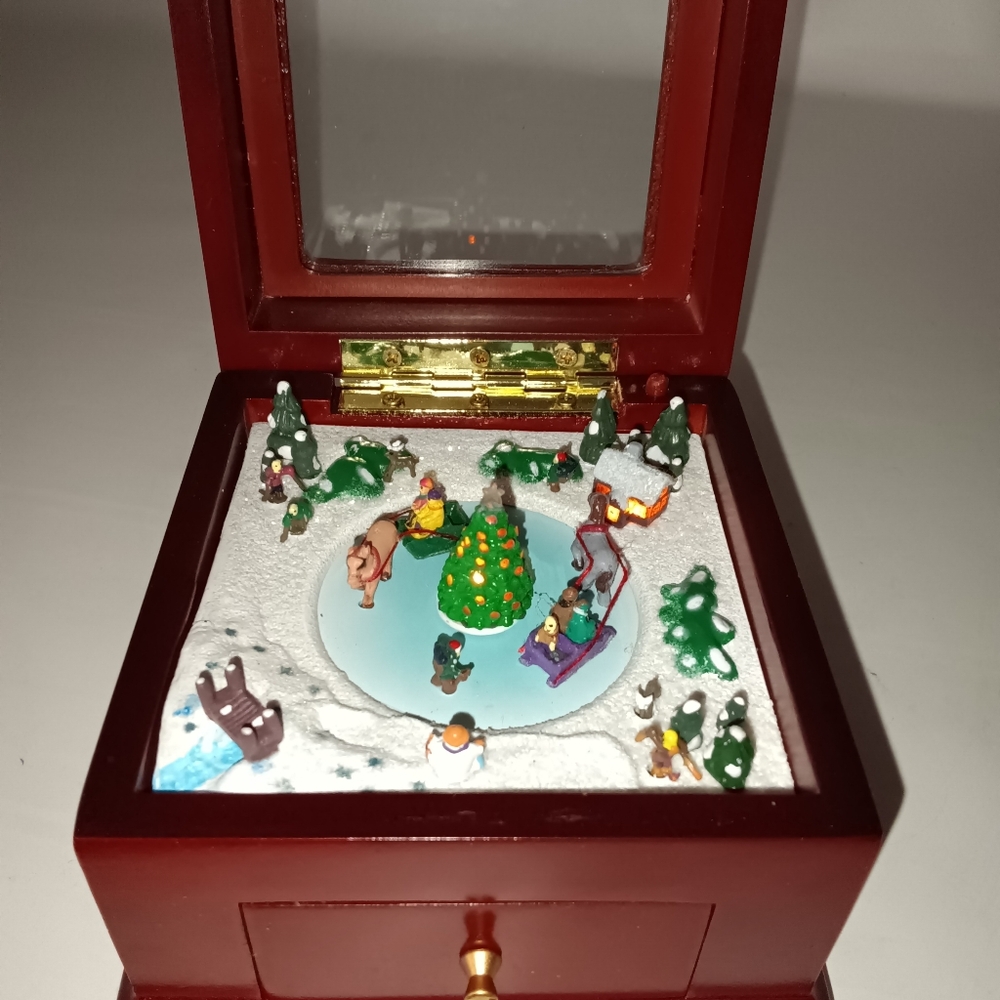 Mr. Christmas Musical Light up Box/Ring Holder.  See 2nd picture!